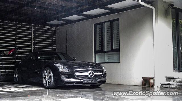 Mercedes SLS AMG spotted in Shanghai, China