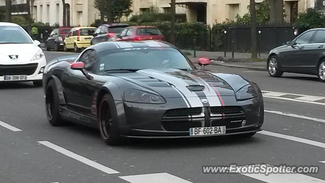 Dodge Viper spotted in Paris, France