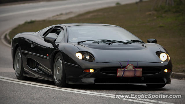 Jaguar XJ220 spotted in Hong Kong, China