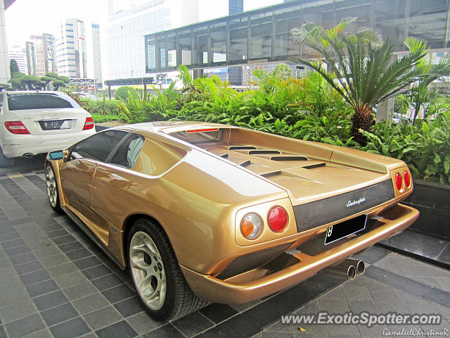 Lamborghini Diablo spotted in Jakarta, Indonesia
