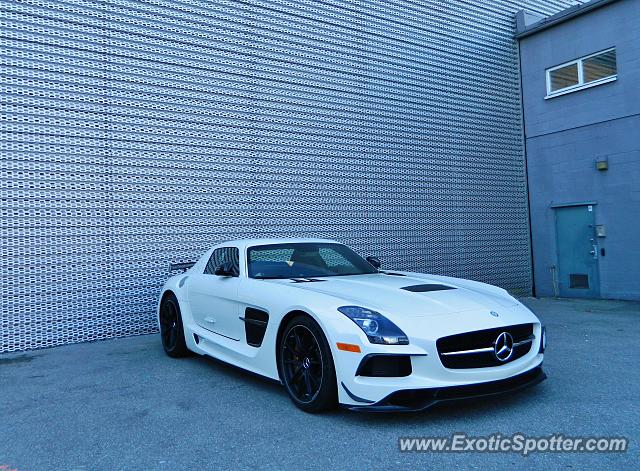 Mercedes SLS AMG spotted in Vancouver, Canada