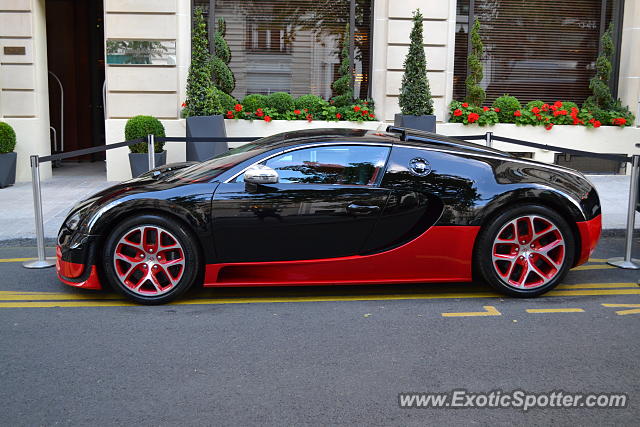 Bugatti Veyron spotted in Paris, France