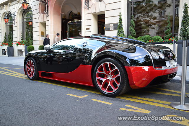 Bugatti Veyron spotted in Paris, France