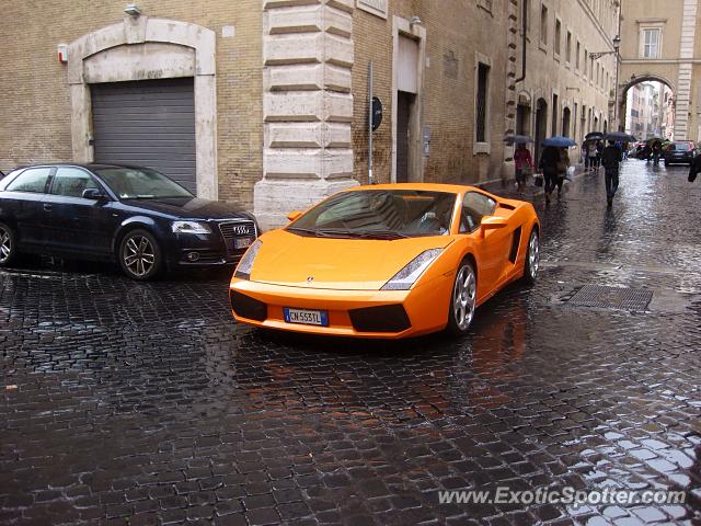 Lamborghini Gallardo spotted in Rome, Italy