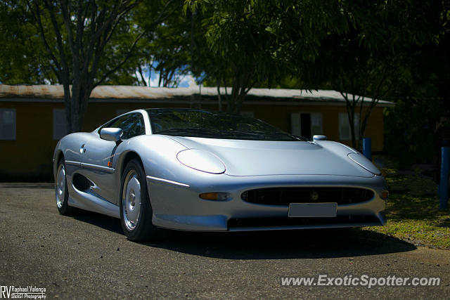 Jaguar XJ220 spotted in Brasilia, Brazil