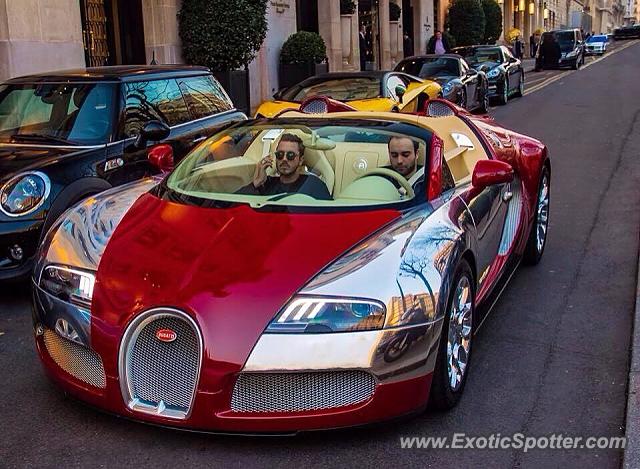 Bugatti Veyron spotted in Paris, France