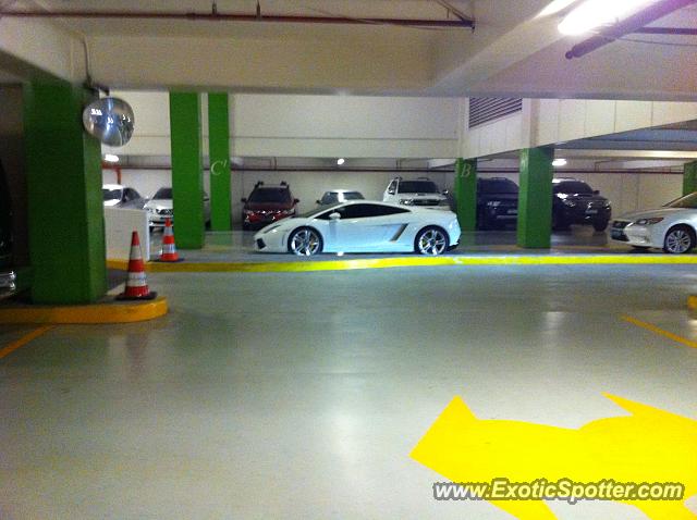Lamborghini Gallardo spotted in Makati, Philippines