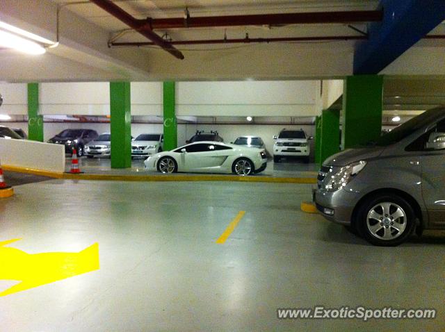 Lamborghini Gallardo spotted in Makati, Philippines