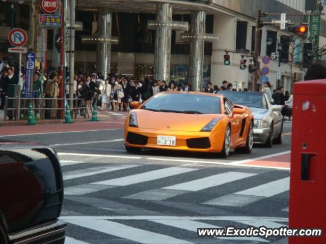 Lamborghini Gallardo spotted in Shinagawa, Japan