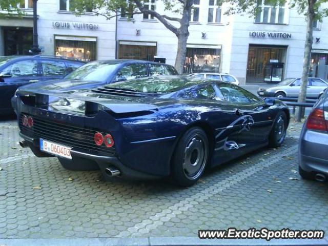 Jaguar XJ220 spotted in Berlin, Germany