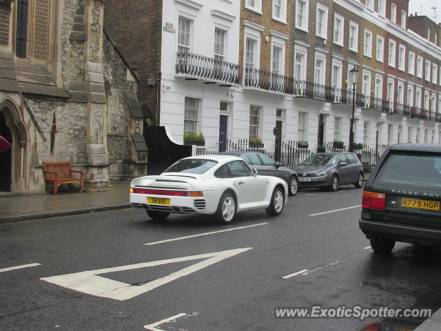 Porsche 959 spotted in London, United Kingdom