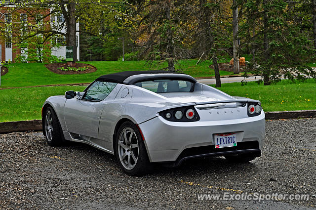 Tesla Roadster spotted in Beachwood, Ohio