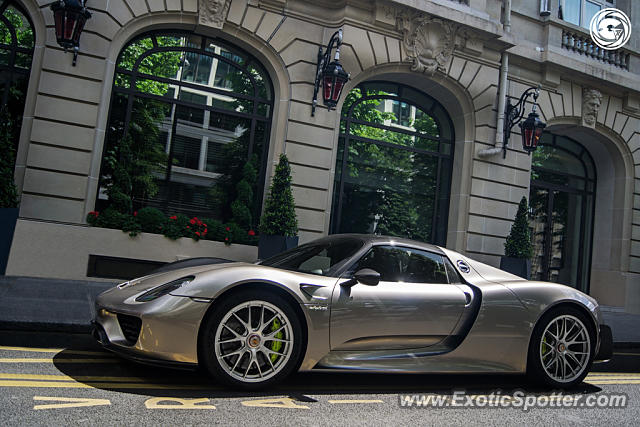 Porsche 918 Spyder spotted in Paris, France