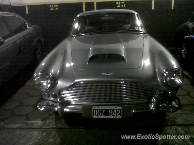Aston Martin DB4 spotted in Buenos Aires, Argentina