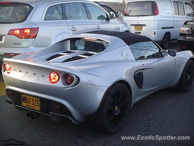 Lotus Elise spotted in Bogota, Colombia