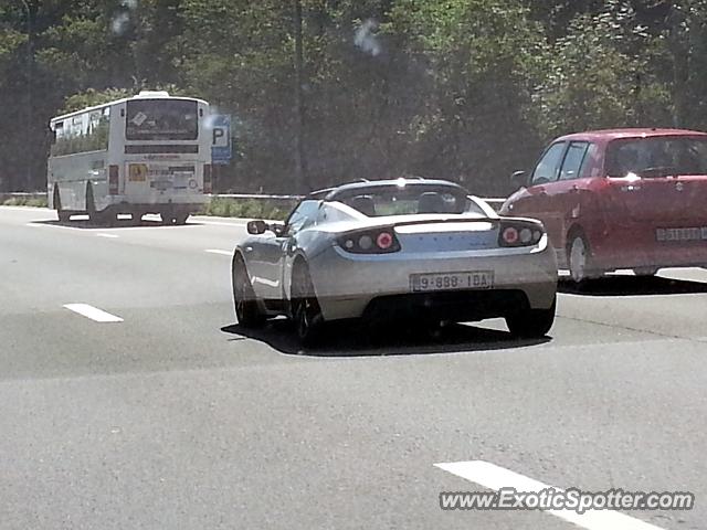 Tesla Roadster spotted in Brussels, Belgium