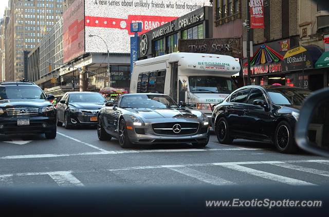 Mercedes SLS AMG spotted in Mannhattan, New York