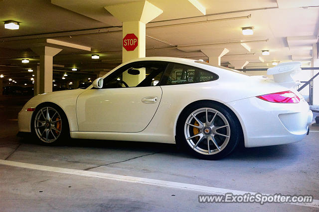 Porsche 911 GT3 spotted in Toronto, Canada