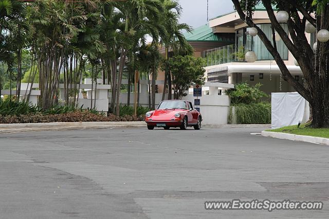 Porsche 911 spotted in Makati, Philippines