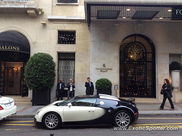 Bugatti Veyron spotted in Paris, France