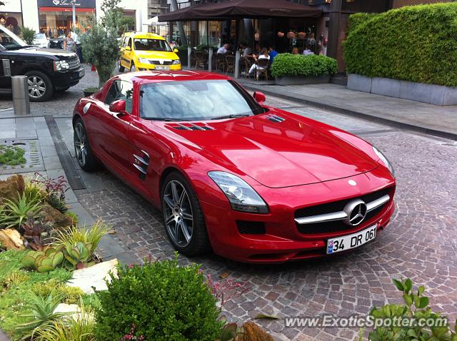 Mercedes SLS AMG spotted in Istanbul, Turkey