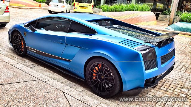 Lamborghini Gallardo spotted in Millenia Walk, Singapore