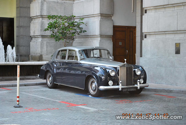 Rolls Royce Silver Cloud spotted in Singapore, Singapore