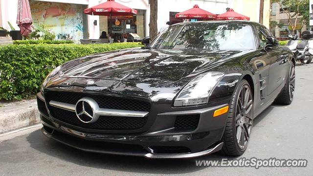 Mercedes SLS AMG spotted in Taguig, Philippines