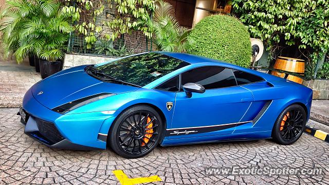 Lamborghini Gallardo spotted in Millenia Walk, Singapore