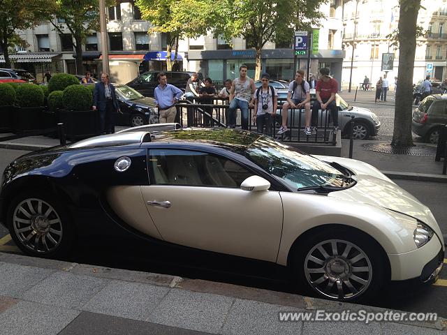 Bugatti Veyron spotted in Paris, France