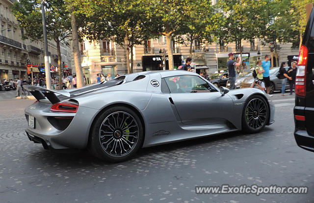 Porsche 918 Spyder spotted in Paris, France