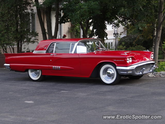 Other Vintage spotted in Neuville, Canada