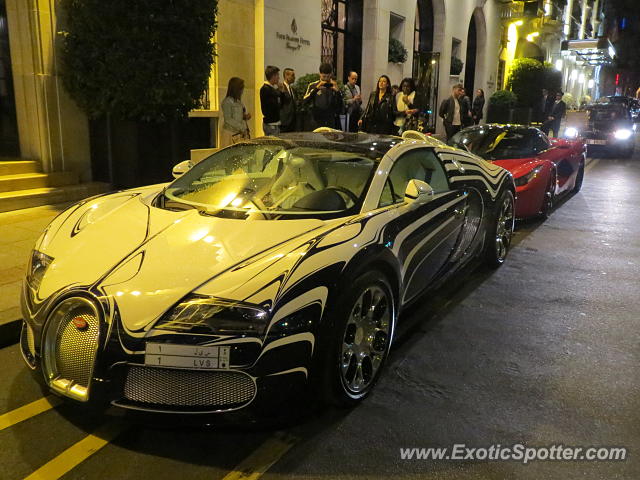 Bugatti Veyron spotted in Paris, France