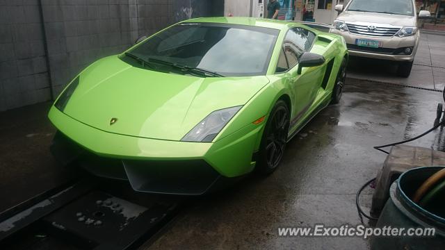 Lamborghini Gallardo spotted in Quezon City, Philippines