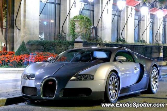 Bugatti Veyron spotted in PARIS, France