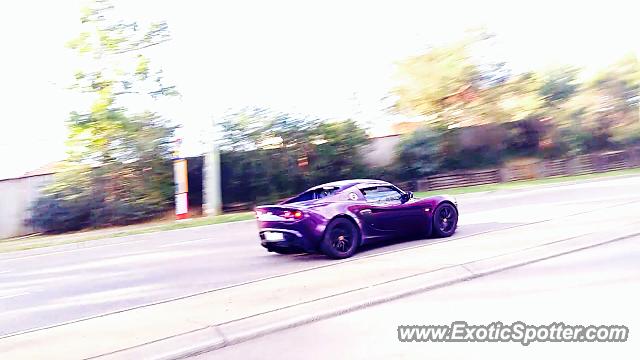 Lotus Elise spotted in Sydney, Australia