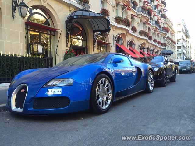 Bugatti Veyron spotted in Paris, France