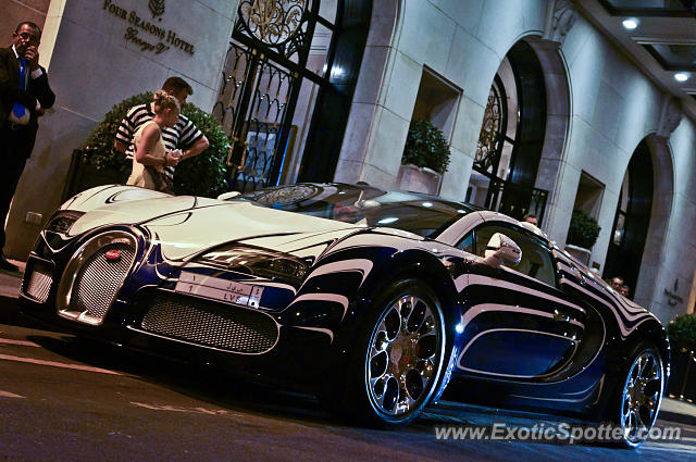 Bugatti Veyron spotted in Paris, France