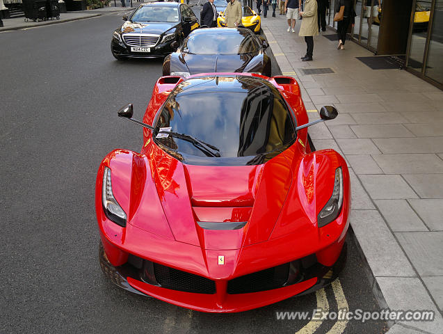 Ferrari LaFerrari spotted in LONDON, United Kingdom