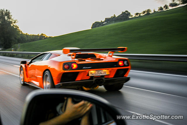 Lamborghini Diablo spotted in Autobahn, Germany