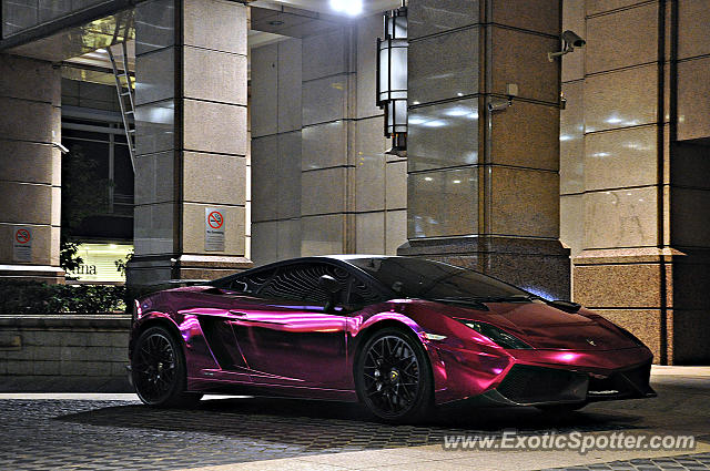 Lamborghini Gallardo spotted in KLCC Twin Tower, Malaysia