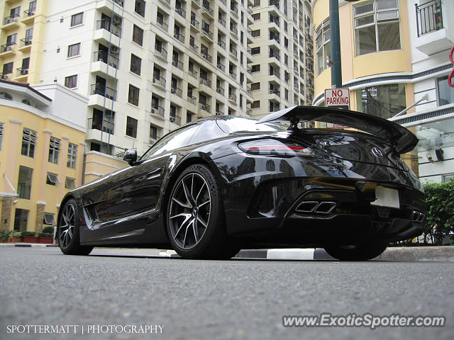 Mercedes SLS AMG spotted in Taguig, Philippines