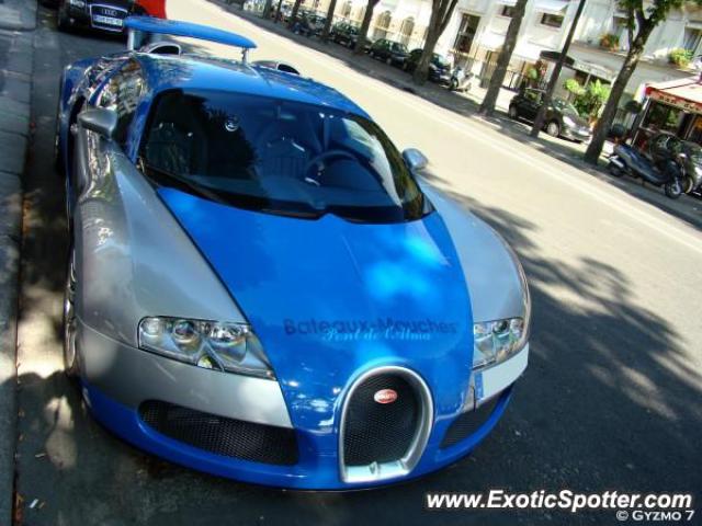 Bugatti Veyron spotted in Paris, France