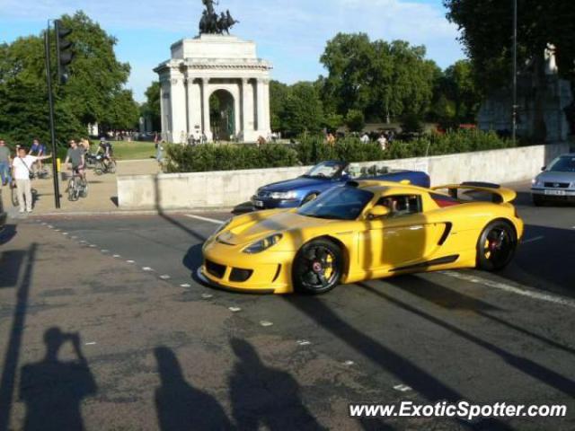 Porsche Carrera GT spotted in London, United Kingdom