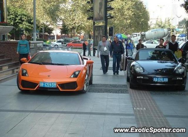 Lamborghini Gallardo spotted in Chengdu, China
