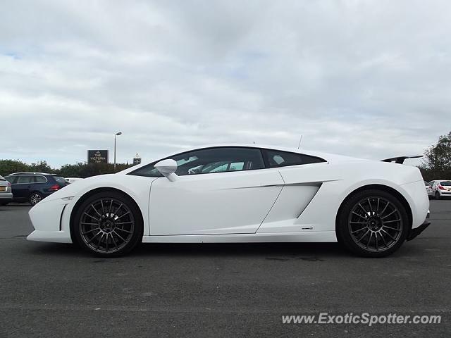 Lamborghini Gallardo spotted in Roche, United Kingdom