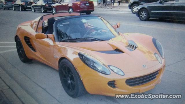 Lotus Elise spotted in Downers Grove, Illinois