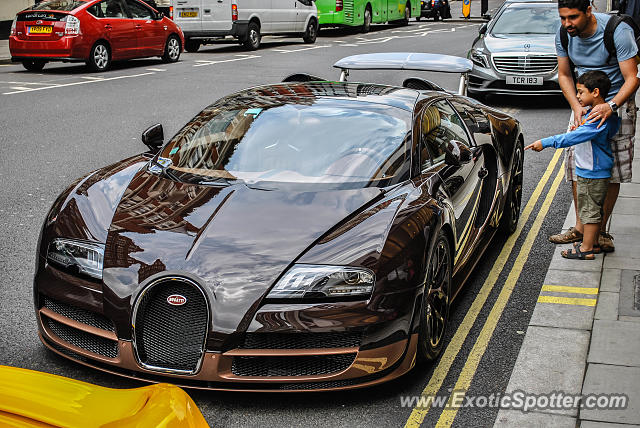 Bugatti Veyron spotted in London, United Kingdom