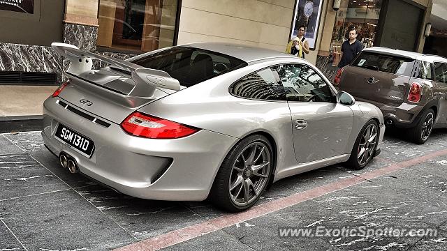 Porsche 911 GT3 spotted in Orchard Road, Singapore