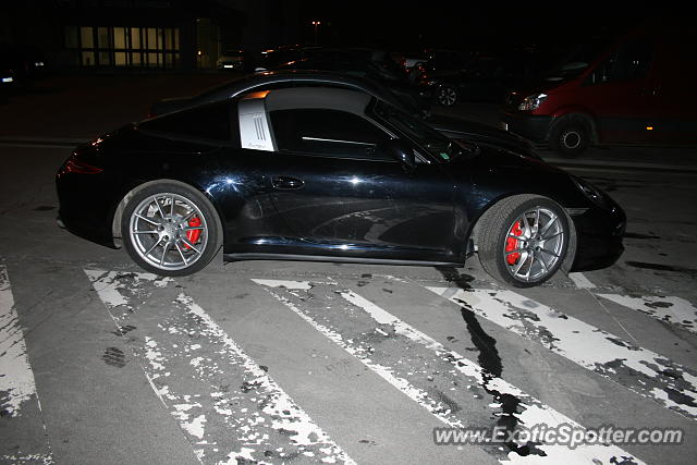 Porsche 911 spotted in Paris, France